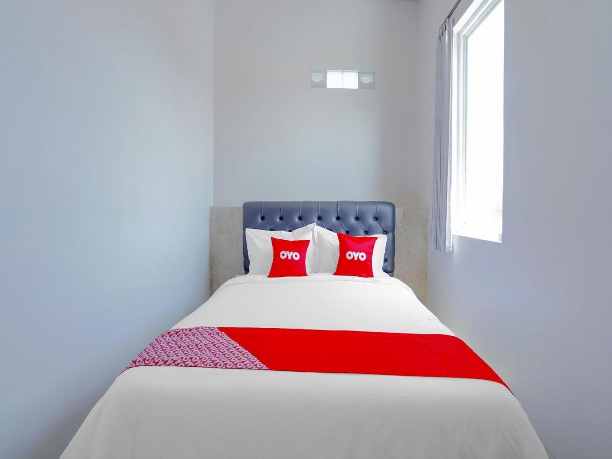 Super Oyo Capital O 90336 Olive Guest House Сурабая Екстериор снимка