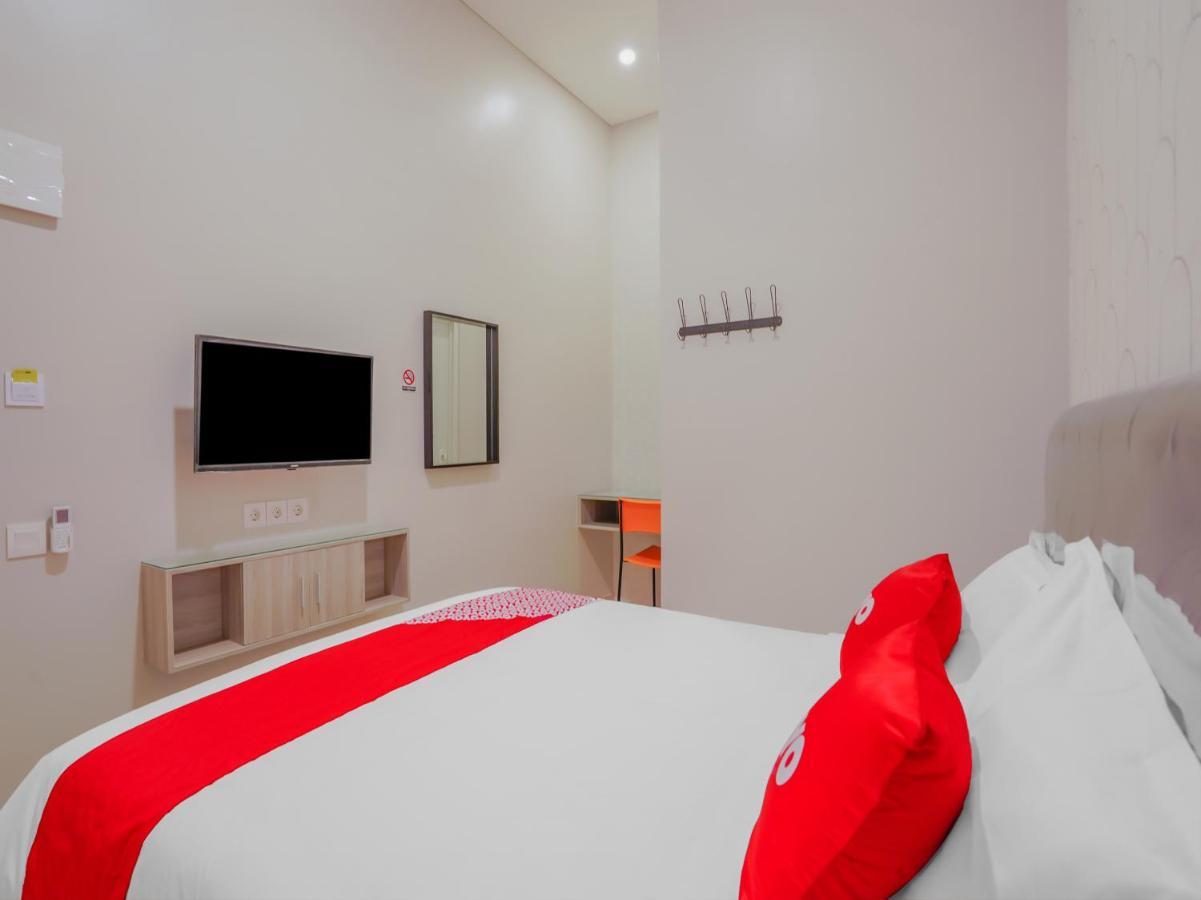 Super Oyo Capital O 90336 Olive Guest House Сурабая Екстериор снимка